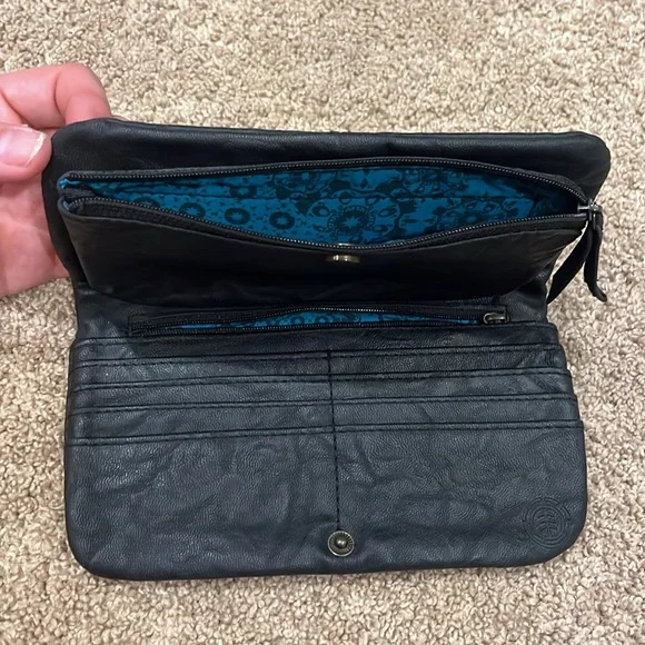 ELEMENT - Picture 2 of 5